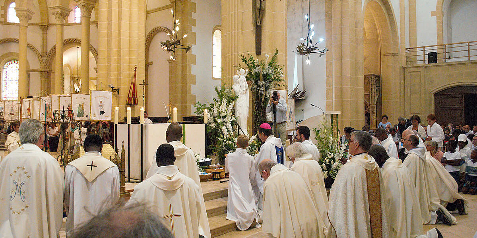 Texte du 22 août lu par Mgr Rivière à Paray-le-Monial pour notre Consécration aux Cœurs unis de Jésus et Marie