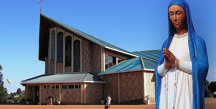 Procession aux flambeaux en l’honneur de Notre-Dame de Kibeho et sainte Catherine Labouré