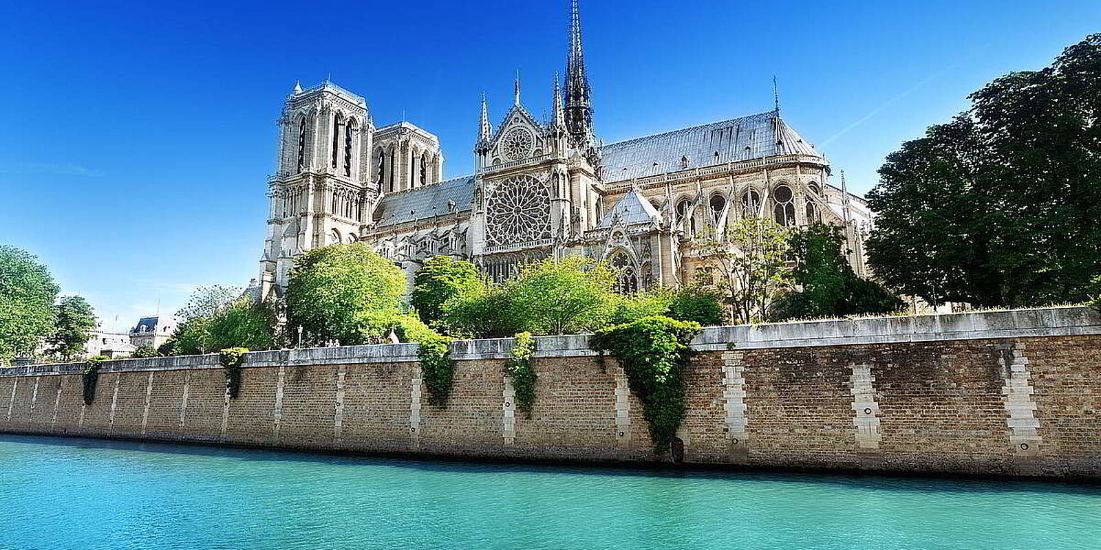 Notre-Dame de Paris, entre histoire et renouveau