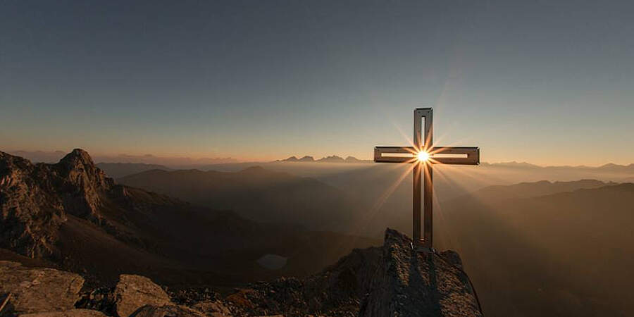 Jésus aujourd'hui : évangile et commentaire  - Page 5 Croix-montagne